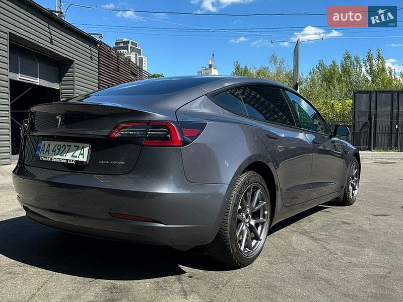 Седан Tesla Model 3 2021 в Києві