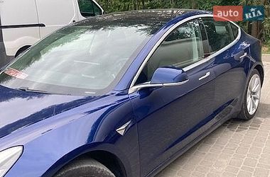 Седан Tesla Model 3 2018 в Львові