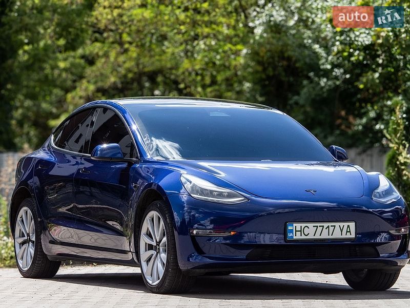 Седан Tesla Model 3 2020 в Львове