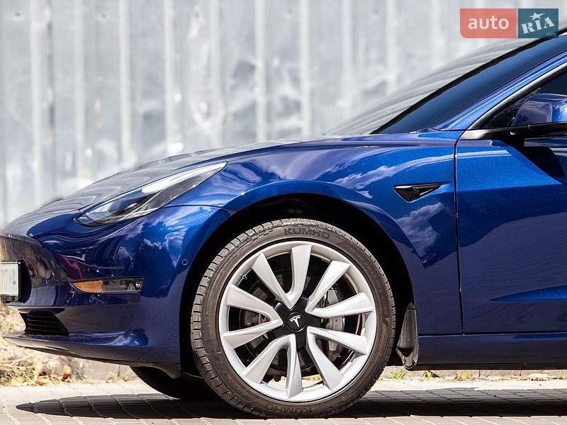 Седан Tesla Model 3 2020 в Львове