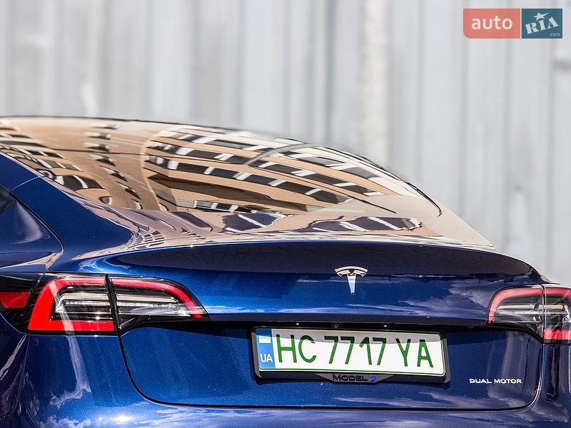 Седан Tesla Model 3 2020 в Львове