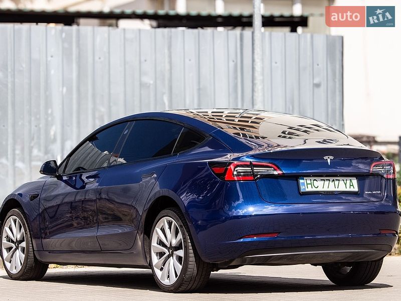 Седан Tesla Model 3 2020 в Львове