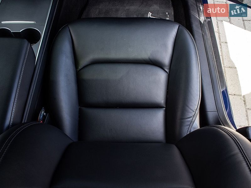 Седан Tesla Model 3 2020 в Львове
