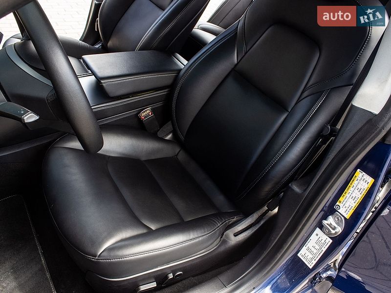 Седан Tesla Model 3 2020 в Львове