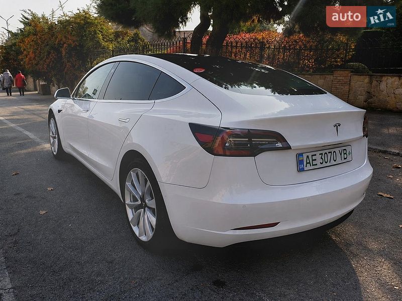 Седан Tesla Model 3 2020 в Києві