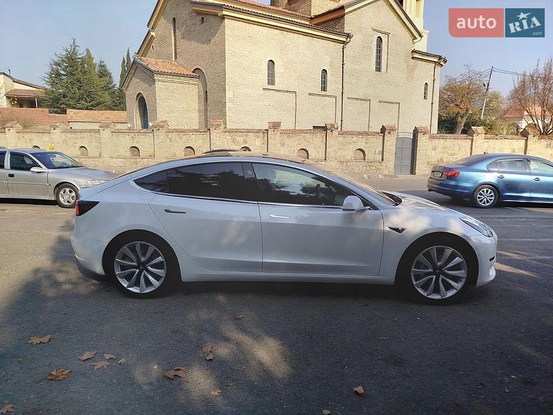 Седан Tesla Model 3 2020 в Києві