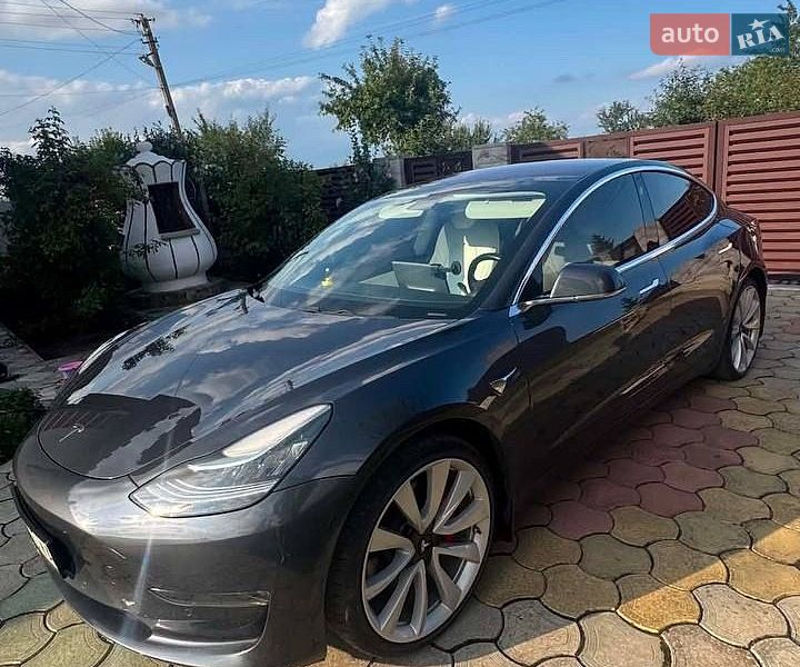 Седан Tesla Model 3 2018 в Коломые