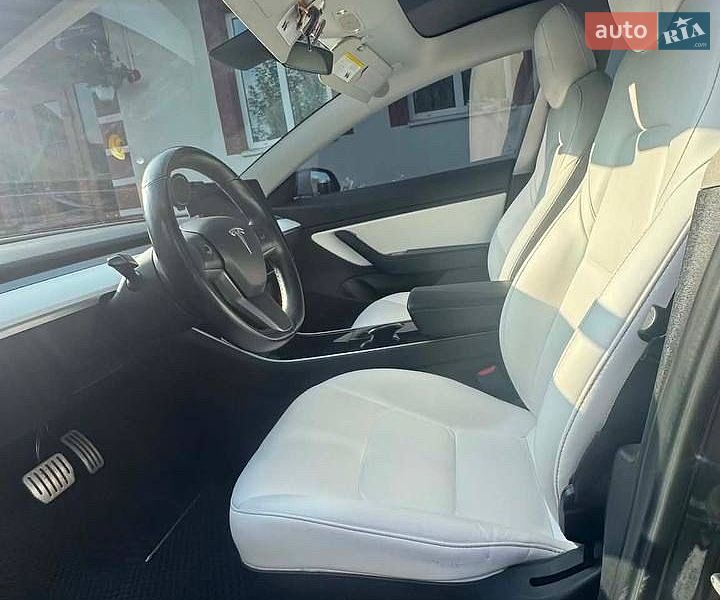 Седан Tesla Model 3 2018 в Коломые