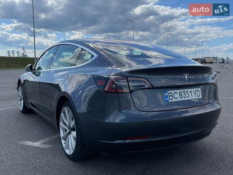 Седан Tesla Model 3 2018 в Львове