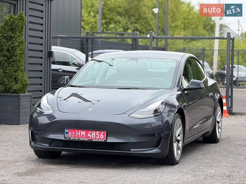 Седан Tesla Model 3 2022 в Львове