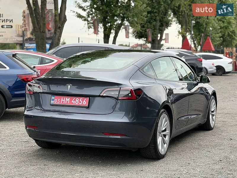 Седан Tesla Model 3 2022 в Львове