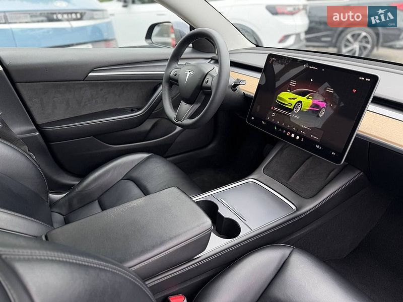 Седан Tesla Model 3 2022 в Львове