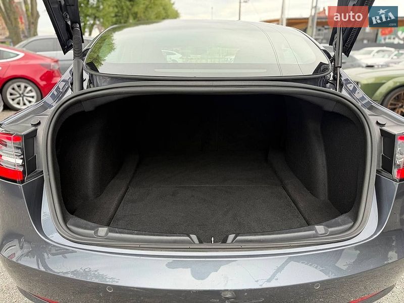 Седан Tesla Model 3 2022 в Львове