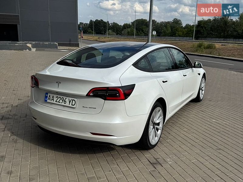 Седан Tesla Model 3 2021 в Києві