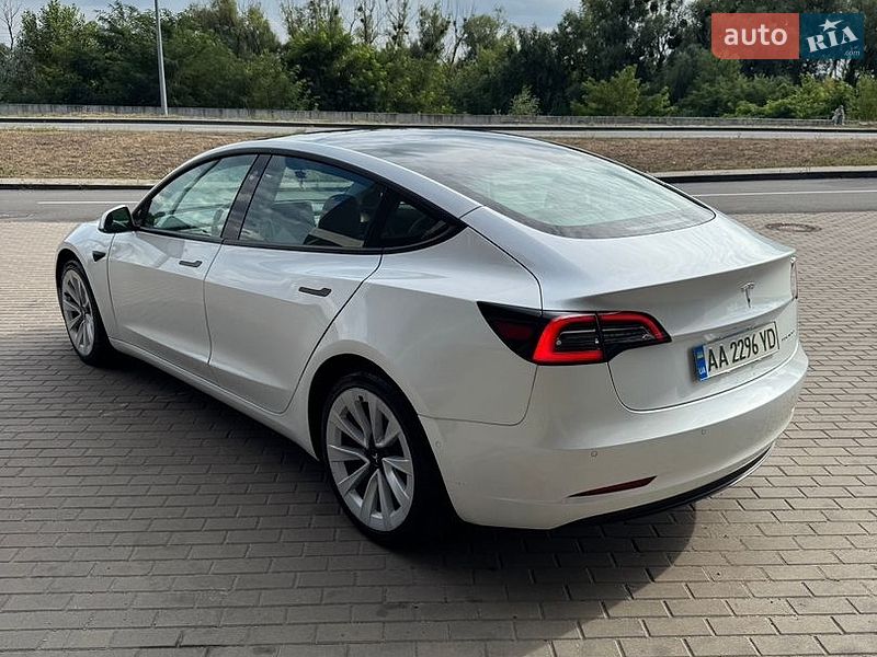 Седан Tesla Model 3 2021 в Києві