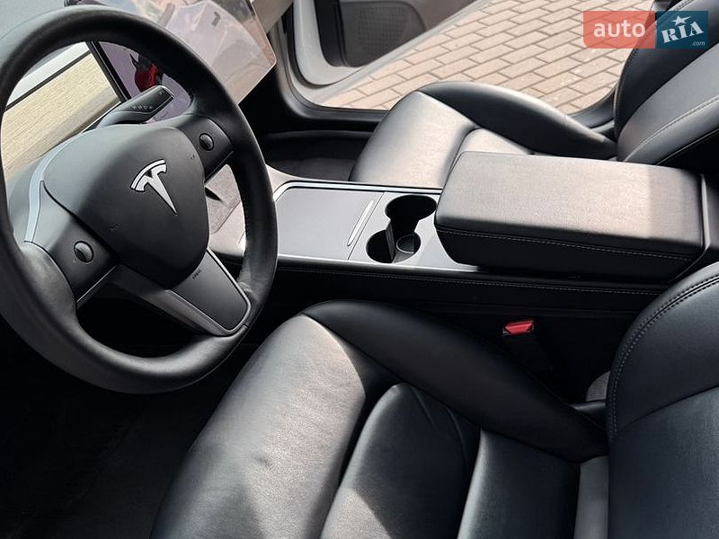 Седан Tesla Model 3 2021 в Києві