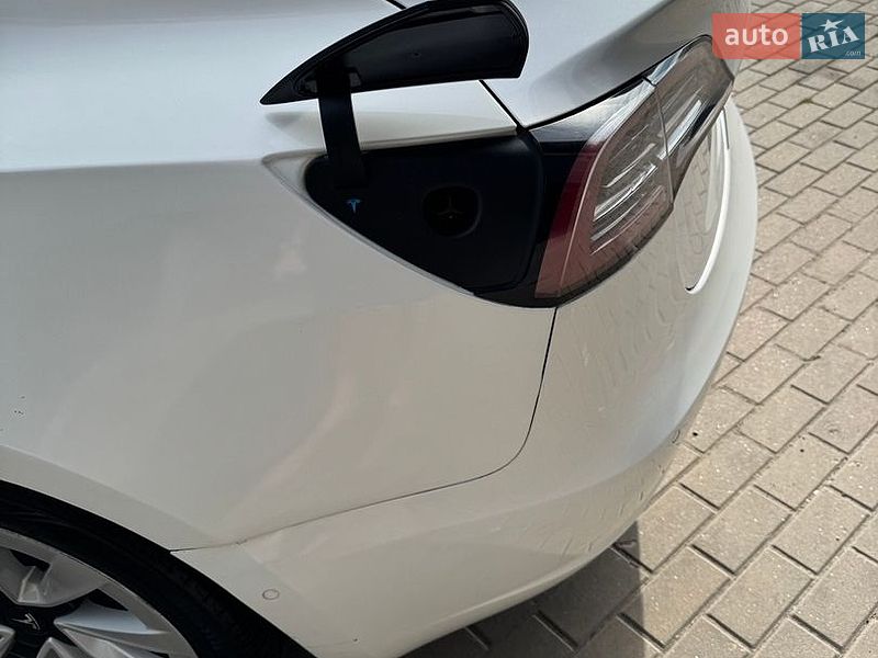 Седан Tesla Model 3 2021 в Києві