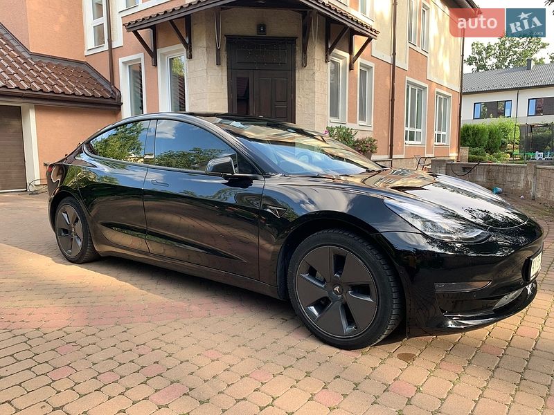 Седан Tesla Model 3 2020 в Ирпене