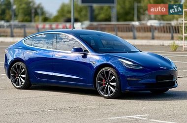 Седан Tesla Model 3 2019 в Киеве
