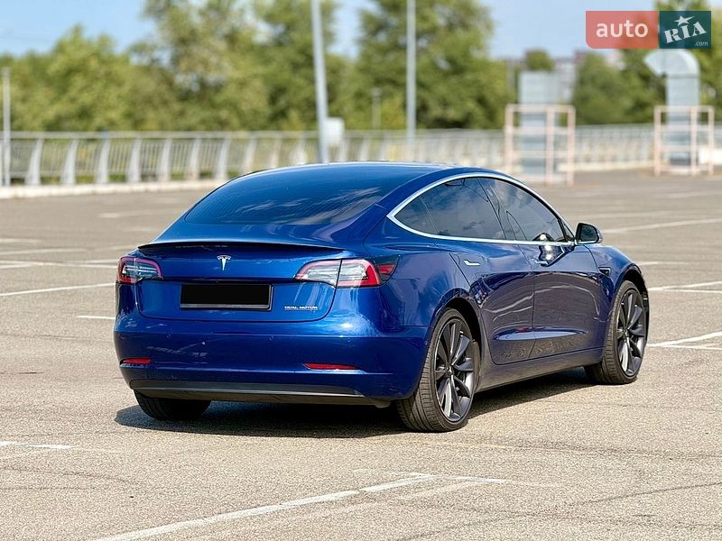 Седан Tesla Model 3 2019 в Киеве