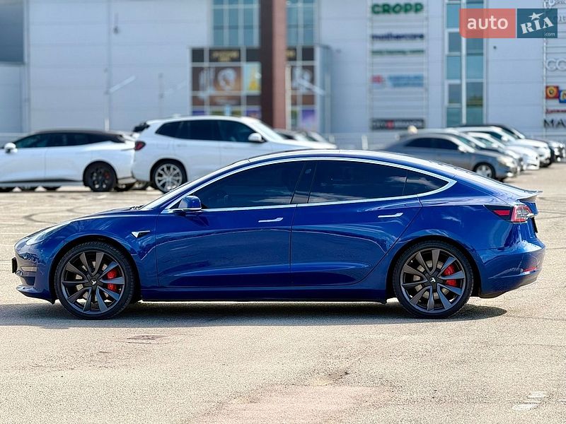 Седан Tesla Model 3 2019 в Киеве
