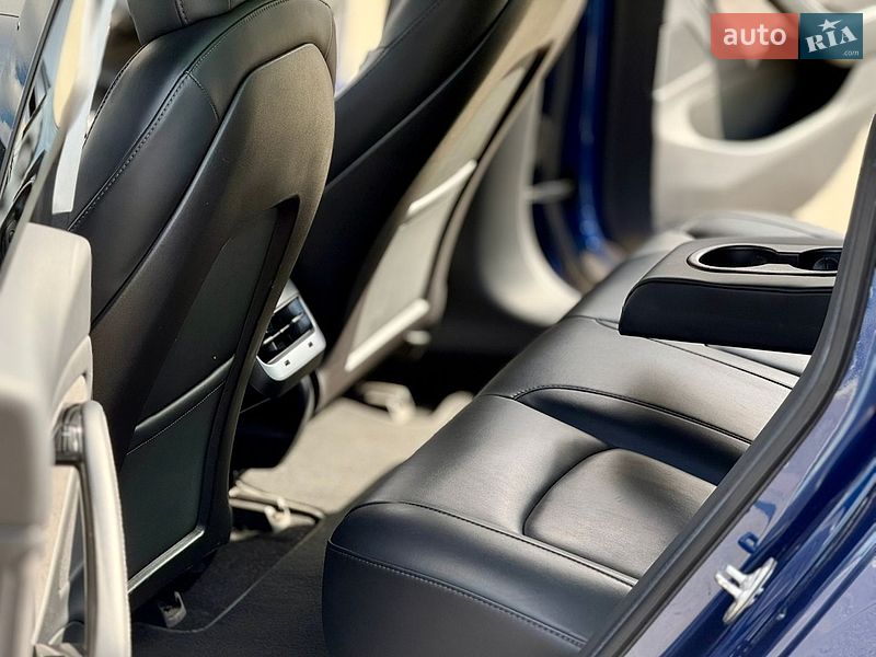 Седан Tesla Model 3 2019 в Киеве