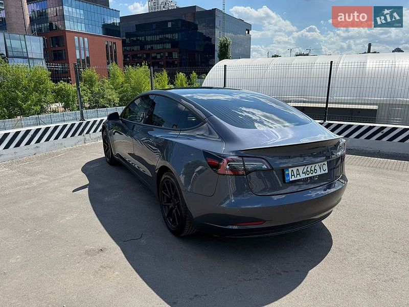 Седан Tesla Model 3 2020 в Киеве