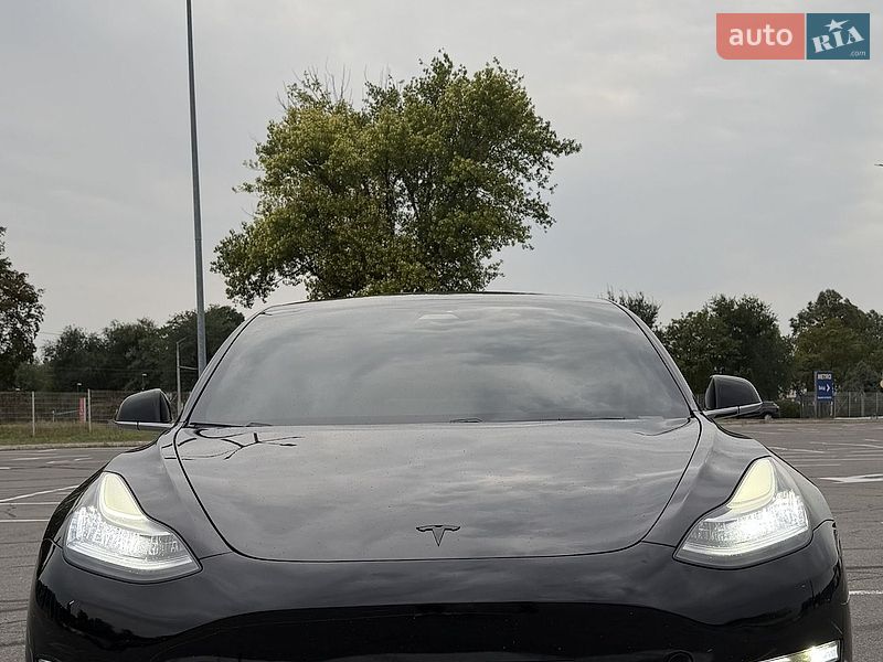 Седан Tesla Model 3 2019 в Дніпрі
