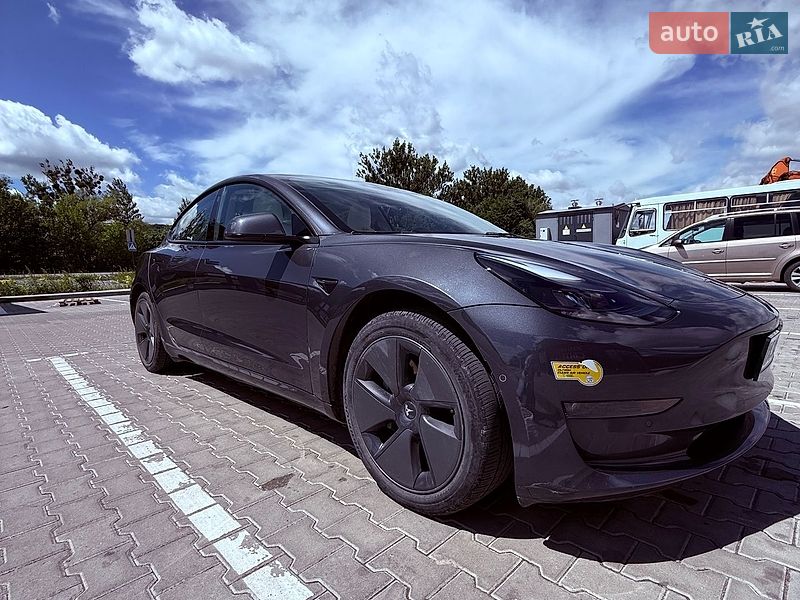 Седан Tesla Model 3 2022 в Львові