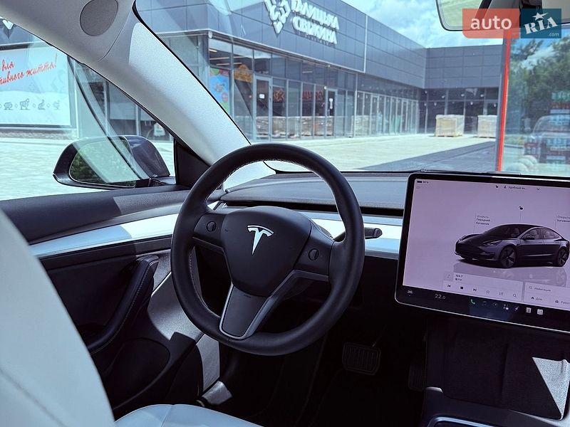 Седан Tesla Model 3 2022 в Львові