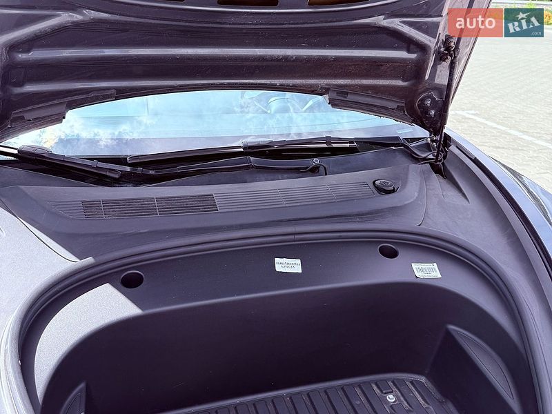 Седан Tesla Model 3 2022 в Львові