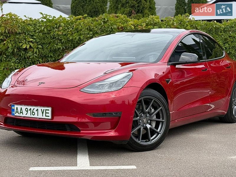 Седан Tesla Model 3 2023 в Киеве