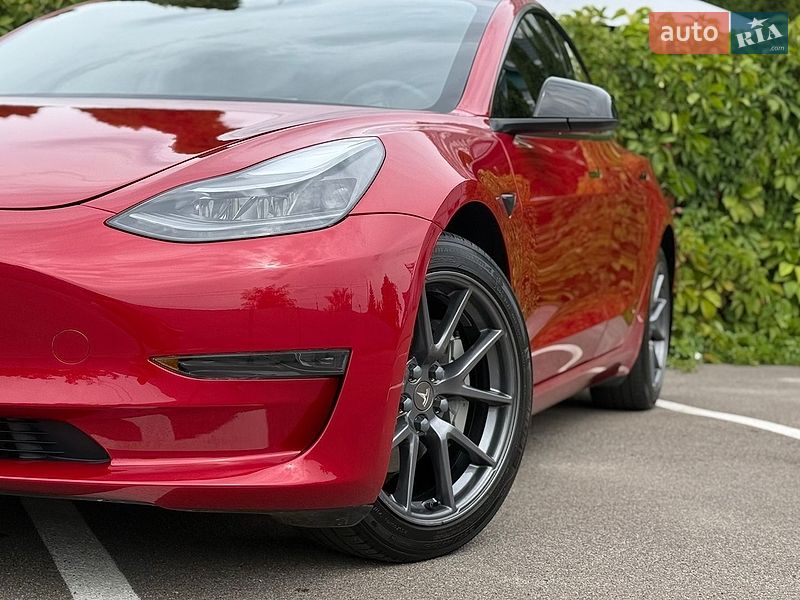 Седан Tesla Model 3 2023 в Киеве