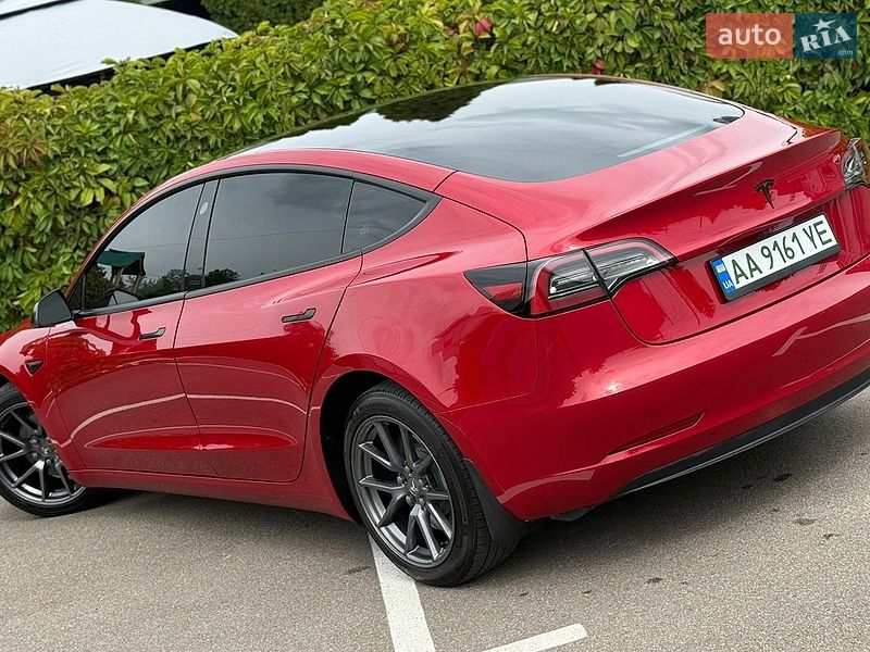 Седан Tesla Model 3 2023 в Киеве