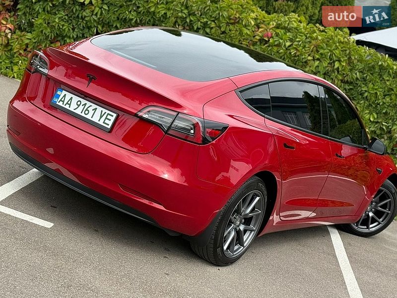 Седан Tesla Model 3 2023 в Киеве