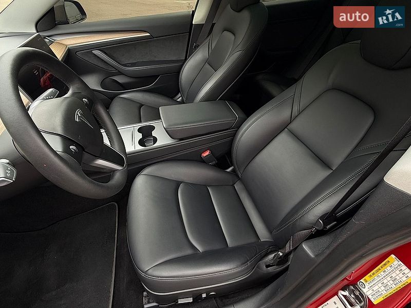 Седан Tesla Model 3 2023 в Киеве
