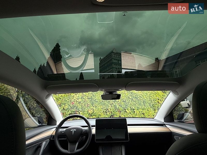 Седан Tesla Model 3 2023 в Киеве