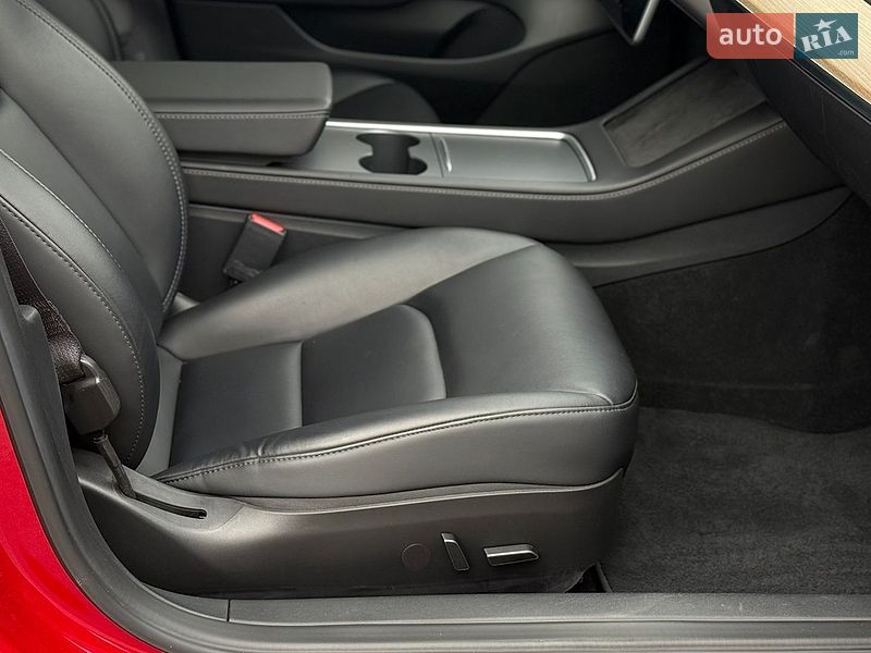 Седан Tesla Model 3 2023 в Киеве фото 29 Седан Tesla Model 3 2023 в Киеве