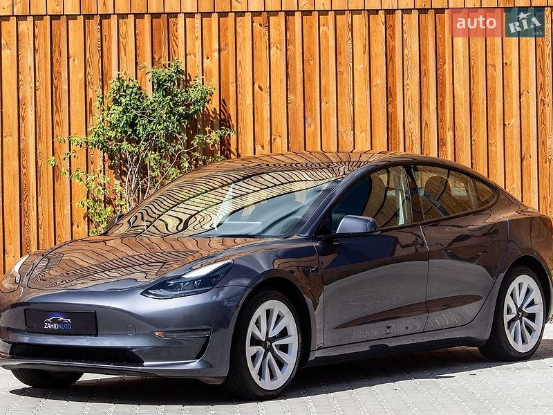 Седан Tesla Model 3 2022 в Львові