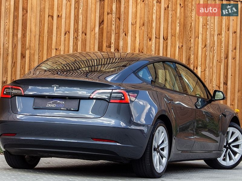 Седан Tesla Model 3 2022 в Львові