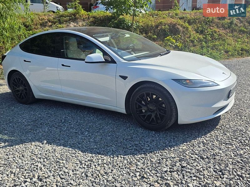 Седан Tesla Model 3 2024 в Тернополе
