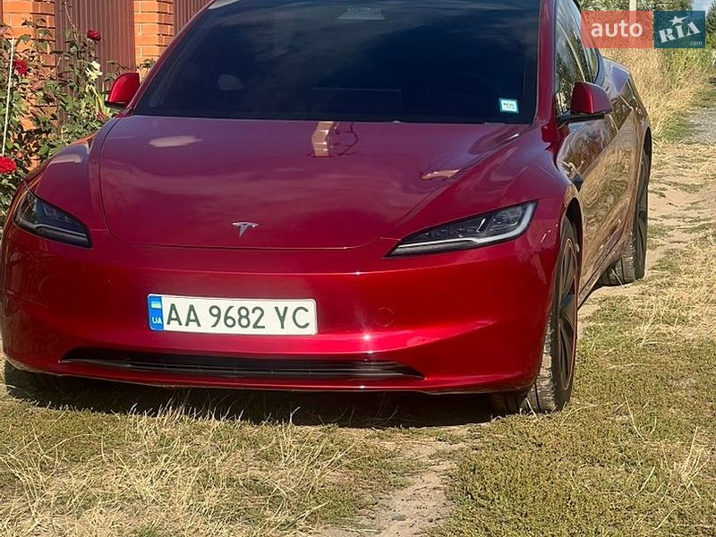 Седан Tesla Model 3 2024 в Києві