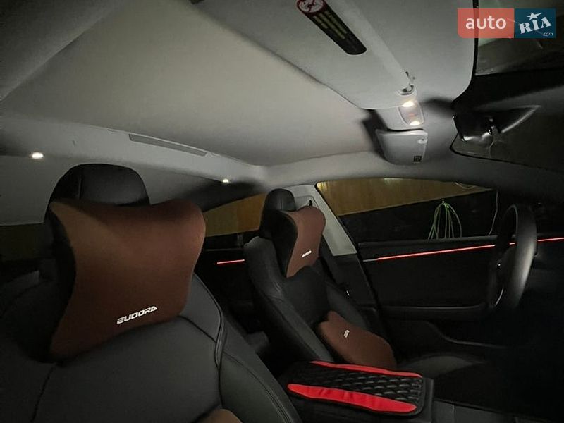 Седан Tesla Model 3 2024 в Києві