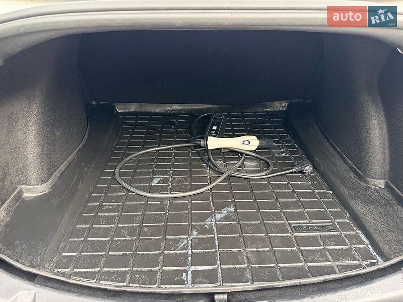 Седан Tesla Model 3 2021 в Кропивницькому