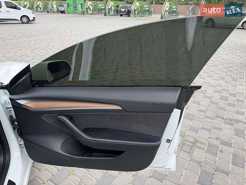 Седан Tesla Model 3 2021 в Кропивницькому