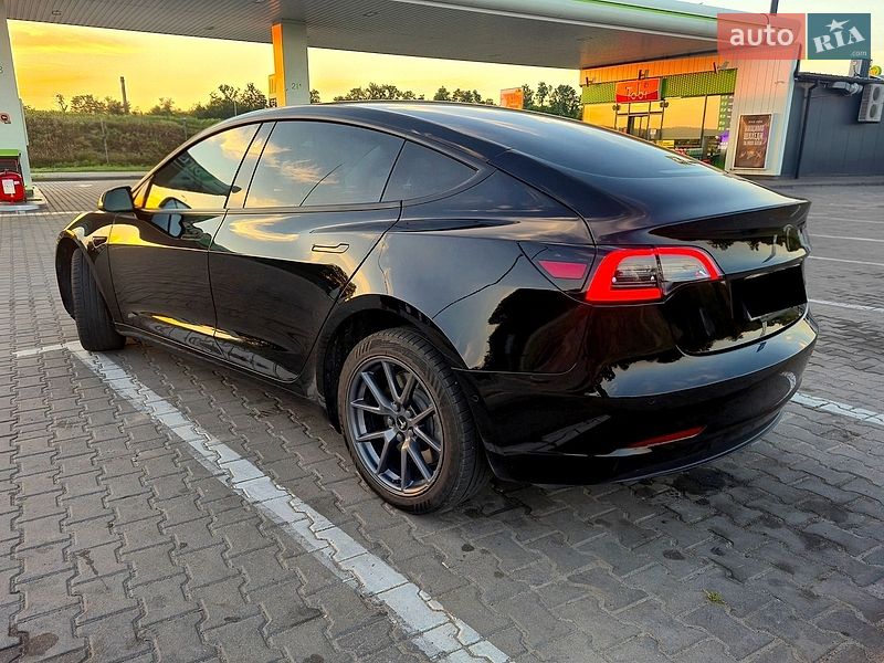 Седан Tesla Model 3 2021 в Днепре