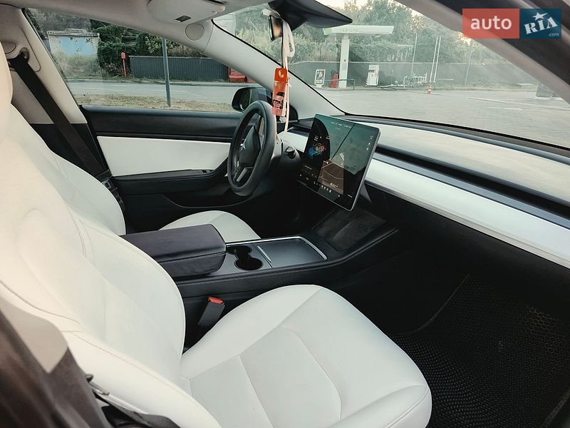 Седан Tesla Model 3 2021 в Днепре