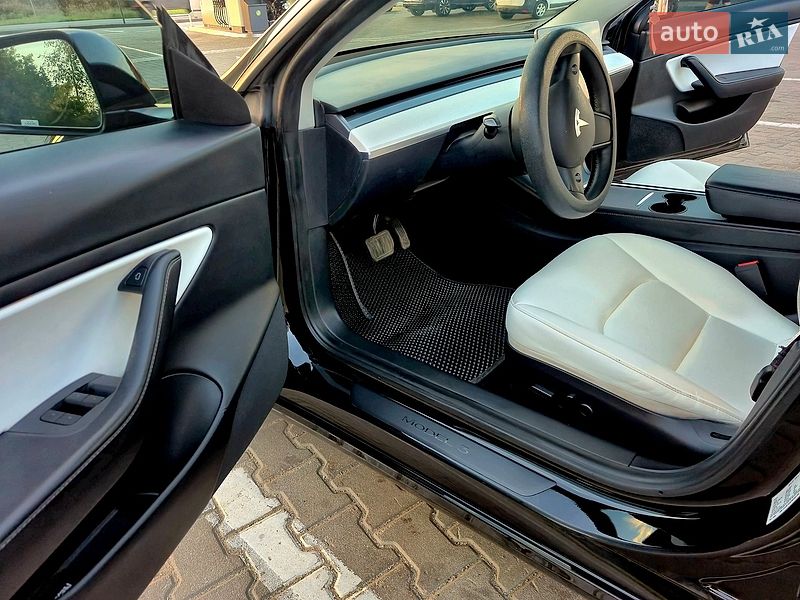 Седан Tesla Model 3 2021 в Днепре