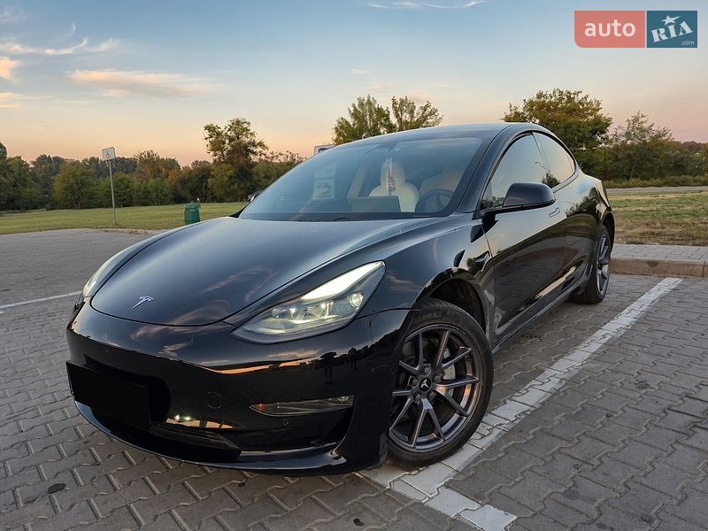 Седан Tesla Model 3 2021 в Днепре
