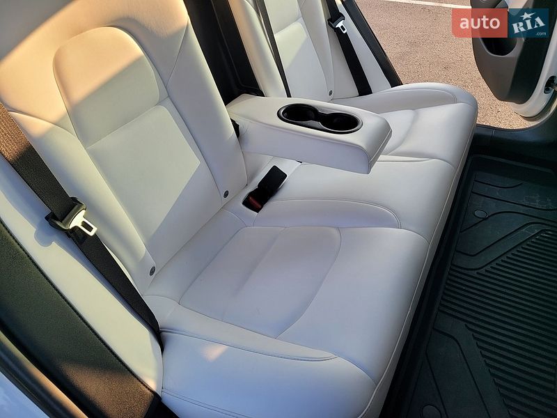 Седан Tesla Model 3 2019 в Киеве фото 33 Седан Tesla Model 3 2019 в Киеве